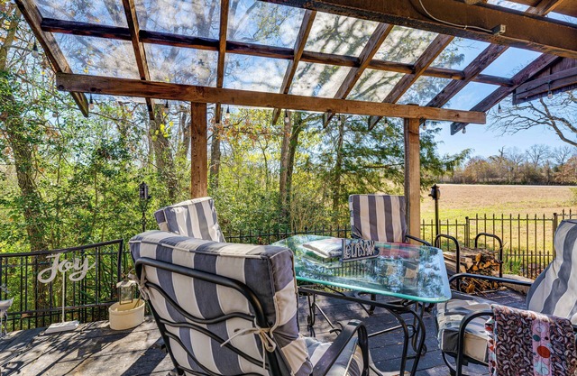College Station Getaway w/Hot Tub & Courtyard!