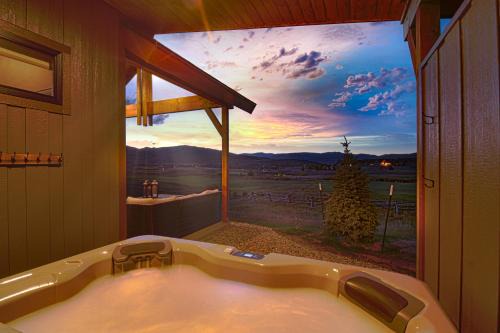 Colorado Home with Hot Tub! Close to Ski Resorts