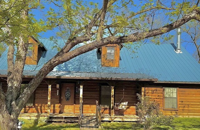Colorado River Cabin ~ San Saba/Bend~ pool & sauna near Colorado Bend State Park