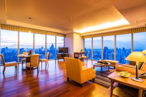 Column Bangkok Hotel