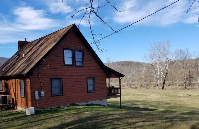 COME ON OUT! BEAUTIFUL PRIVATE HOME LOCATED ON THE LEGENDARY SHENANDOAH RIVER!