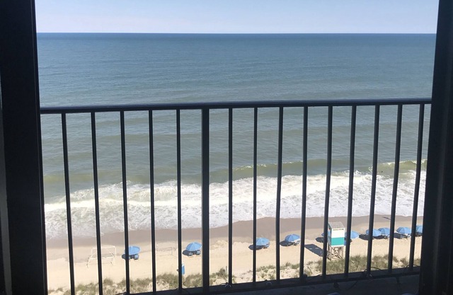 Come visit our Seaside Retreat! OCEANFRONT, TOP FLOOR condo, Carolina Beach, NC