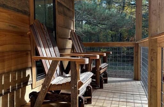 Come wind down in the woods! Cozy cabin with hot tub! Fox Hole atLittleRiver