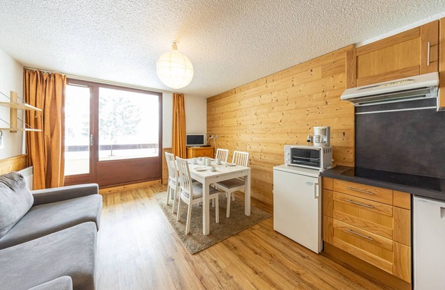 Comfortable studio for 4, near slopes and shops, south-facing balcony