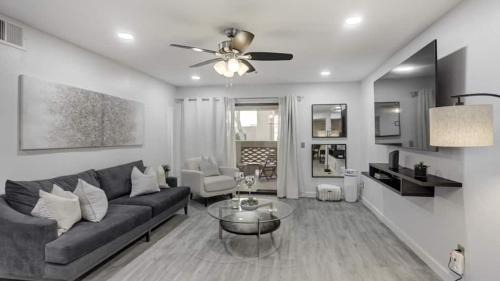 Comfort and Style in the Phoenix Biltmore Area!