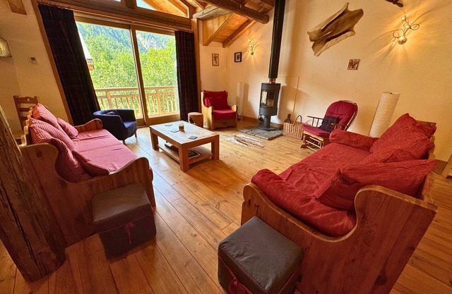 Comfort Chalet 4 BR, 3 Baths, Near 3 Valleys, Free Wifi