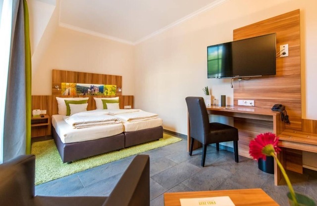 Comfort Double Room with Old Town View - Hotel Cochemer Jung