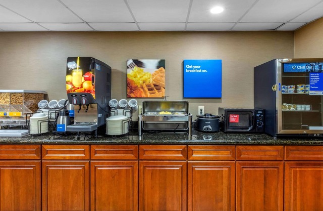 Comfort Inn & Suites Hamilton Place