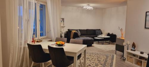 Comfort Living Close to Train & Airport