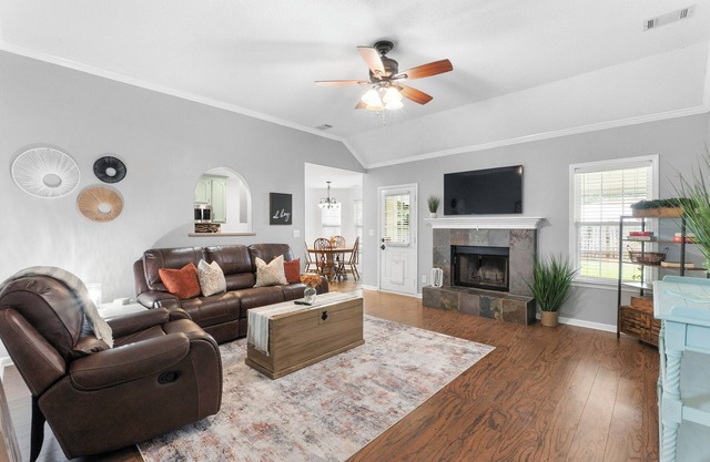 Comfort Meets Convenience 3BR Near Robins AFB w/Patio & Yard