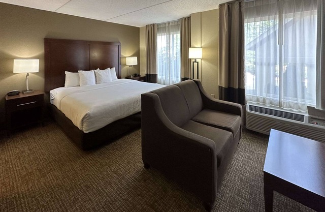 Comfort Suites Airport