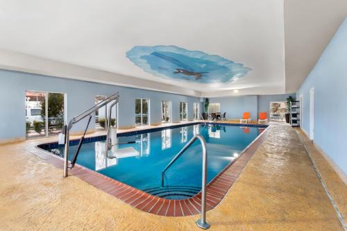 Comfort Suites At Rivergate Mall