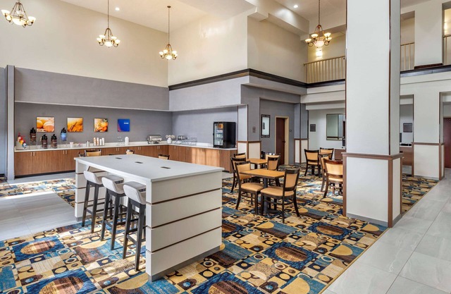 Comfort Suites