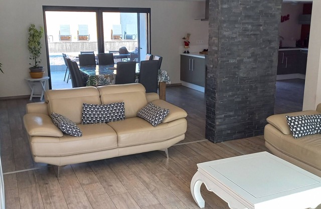 COMFORTABLE CONTEMPORARY-STYLE HOUSE WITH PRIVATE HEATED POOL