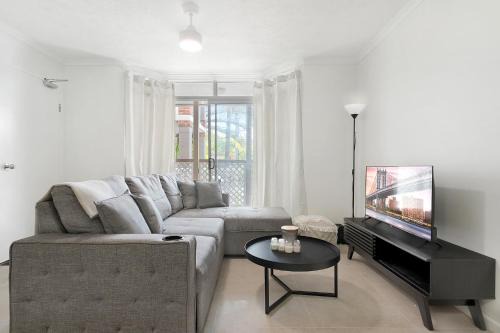 Comfortable 1BR near UQ, River Walks & Pool