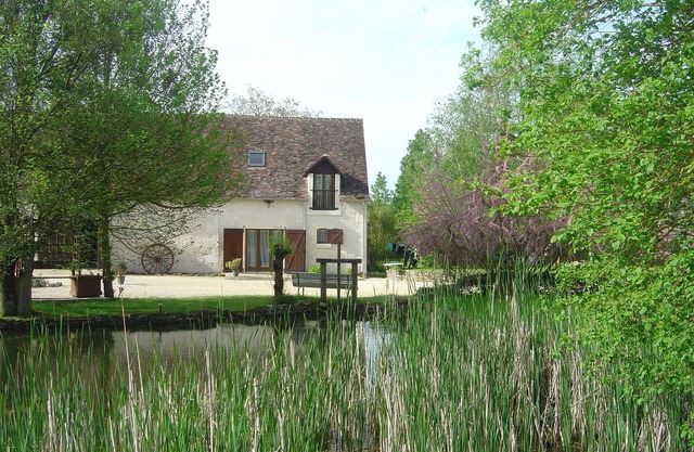 Comfortable 2 bedroom Gite - Shared Pool - Situated in Loire Valley