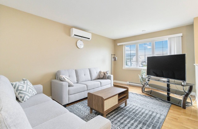 Comfortable 3 bedroom home ,Great location and closer to Magnetic Hill.