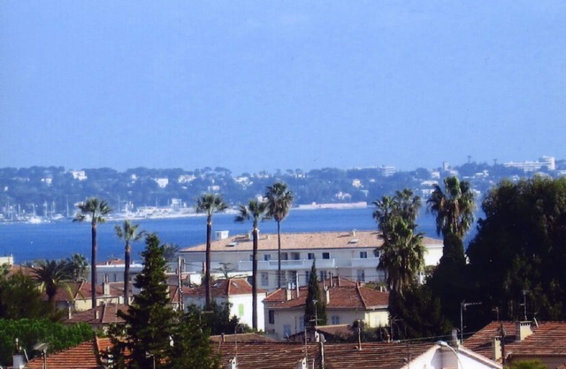 Comfortable and air conditioned T2 apartment in GOLFE-JUAN on the CÔTE D'AZUR