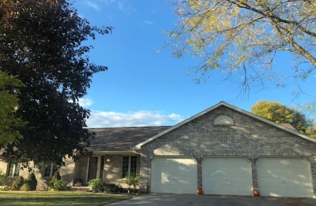 Comfortable and Clean GB Home close to Lambeau