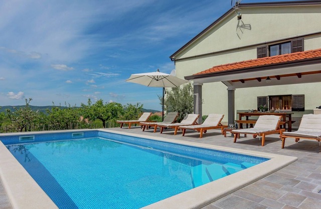 Comfortable apartment in Cerovlje with pool