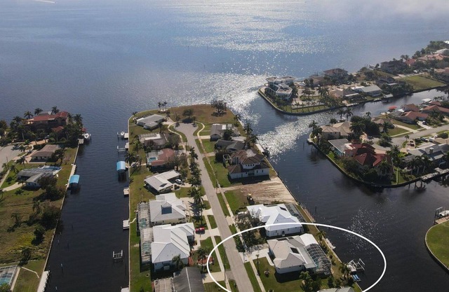 Comfortable Canal Home Close to the Harbor