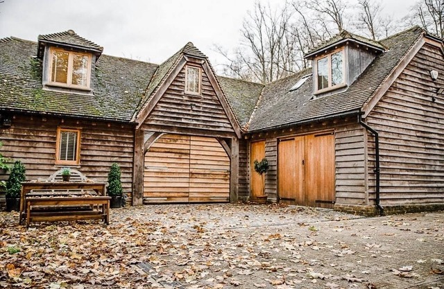 Comfortable Cosy Private Barn conversion, Own courtyard, parking, nr to station