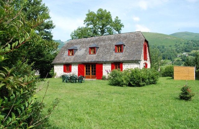 Comfortable cottage 6 people None, Hautes-Pyrénées, large lot
