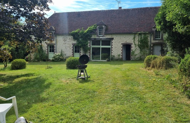 Comfortable country house with large garden