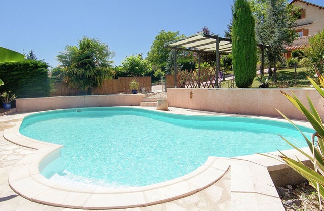 Comfortable holiday home with private swimming pool, plenty of space and privacy