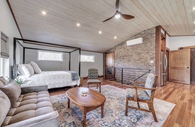 Comfortable home near wineries and hiking by Sunscape Property Management