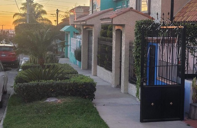 COMFORTABLE NEAR EVERYTHING & GREAT LOCATION