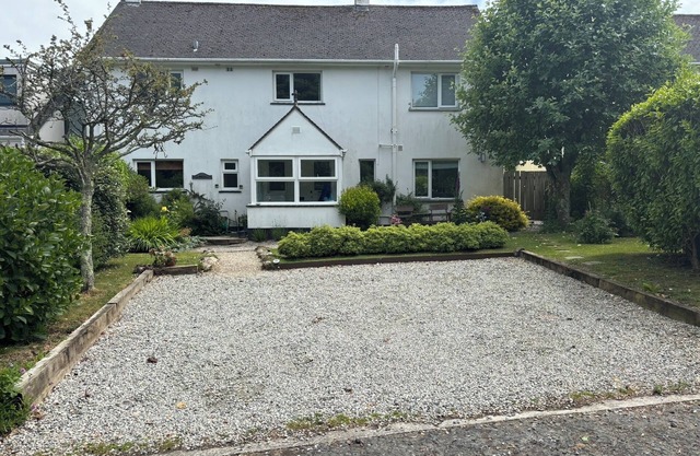 Comfortable Pet Friendly Home in quiet location close to beaches & amenities