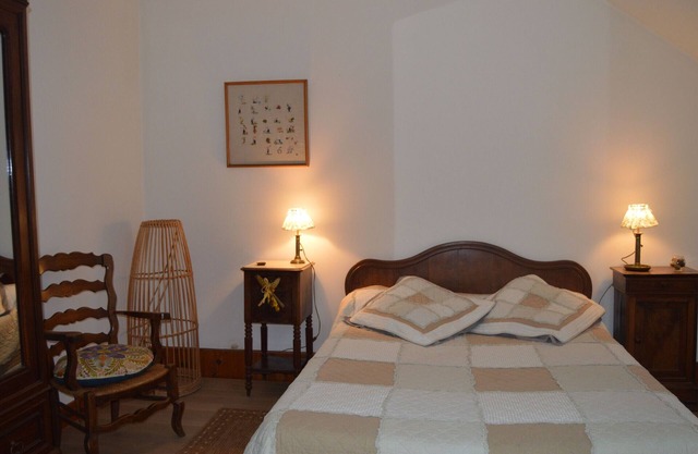 Comfortable rooms on a farm in the heart of Berry