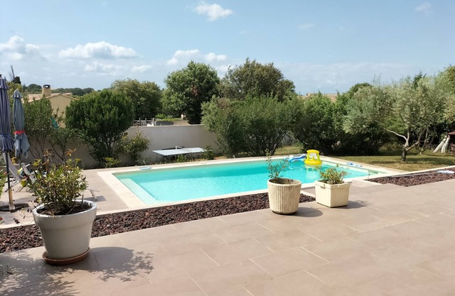 Comfortable villa between vineyards and garrigue, heated swimming pool