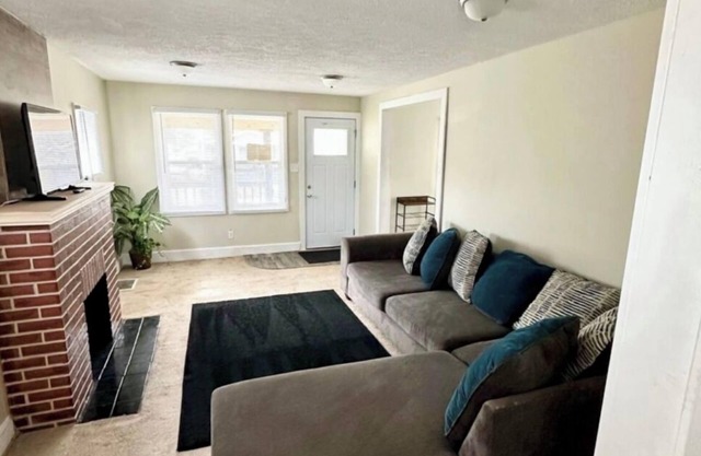 Comfy 3 Bedroom Entire Home With Cozy Vibes