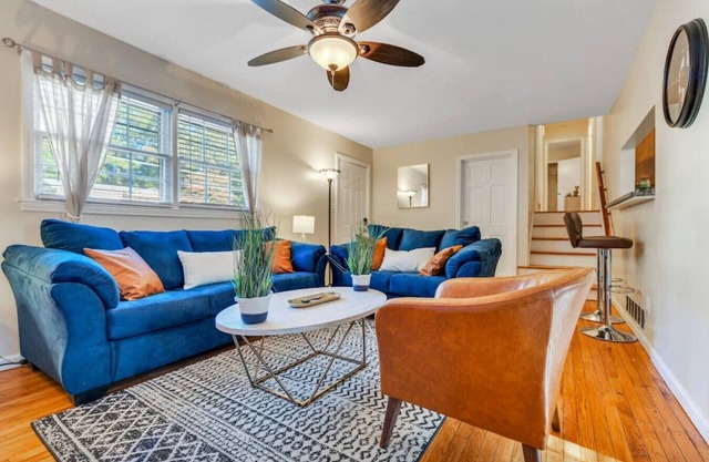Comfy 3 Bedroom Home Minutes from Stone Mountain!