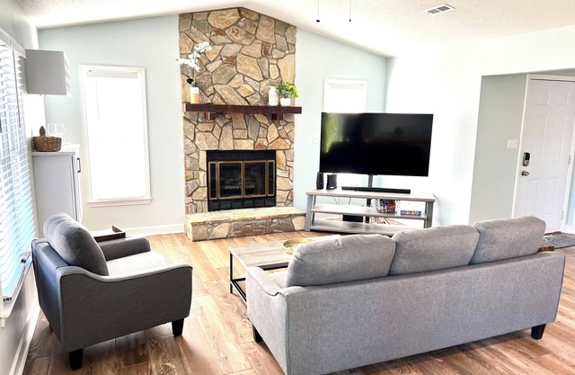 Comfy 3BR Hidden Gem in a perfect quiet location.