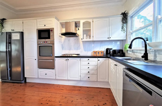 Comfy 4 Bedroms Corner House