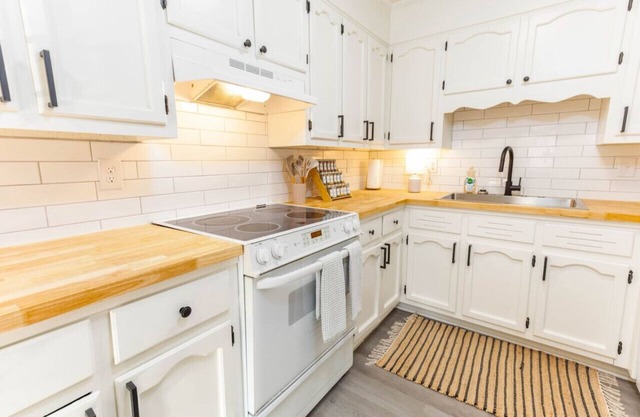 Comfy and Conventient Duplex!