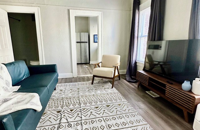 Comfy Beds, Fast WiFi, Storage: Long-Term in Jax
