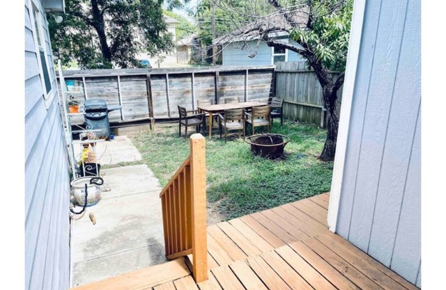 Comfy Central Home in Hip East Austin