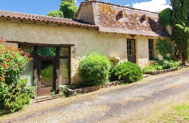Comfy Holiday Home in Bourgnac with Swimming Pool