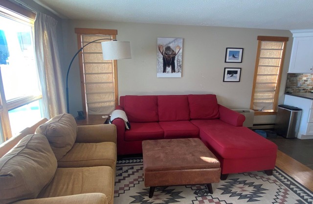 Comfy ski-in and out Sugarloaf 2-bedroom condo with access to pool house