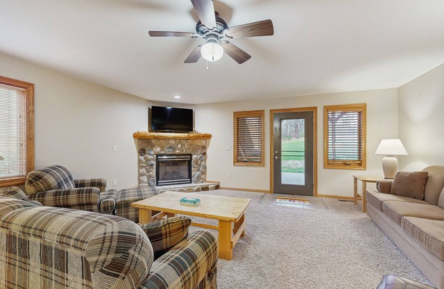 Condo with access to Golf, Pool, Hot tub, Lake access, & Resort Amenities