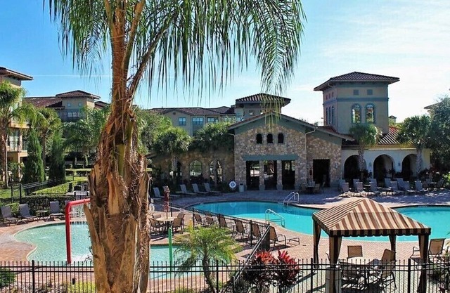Condo with resort amenities for up to 6 guests - 15 min from Disney