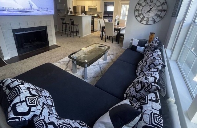CONTEMPORARY 2 BEDROOM SUITE