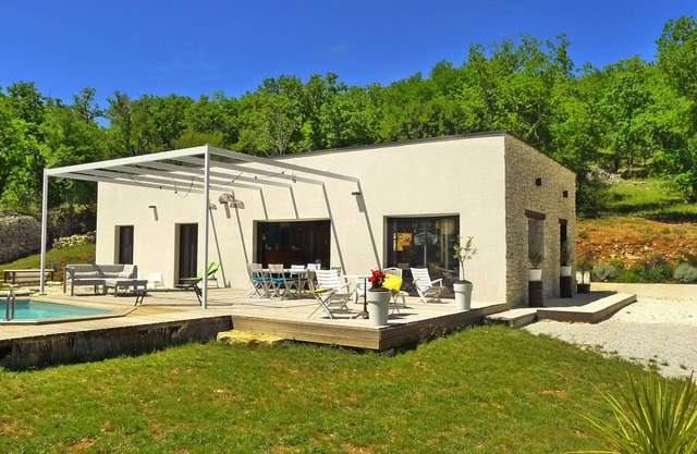 Contemporary cottage on one level at 20 min. from CAHORS