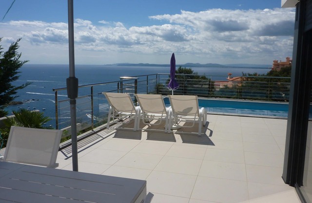 Contemporary villa, sleeps 8, private pool, superb sea view.