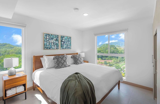 Contemporary Viva Jaco Residences Suite with Pool