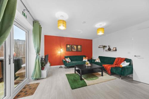Contractor & Family Friendly 4-BR House - Leads